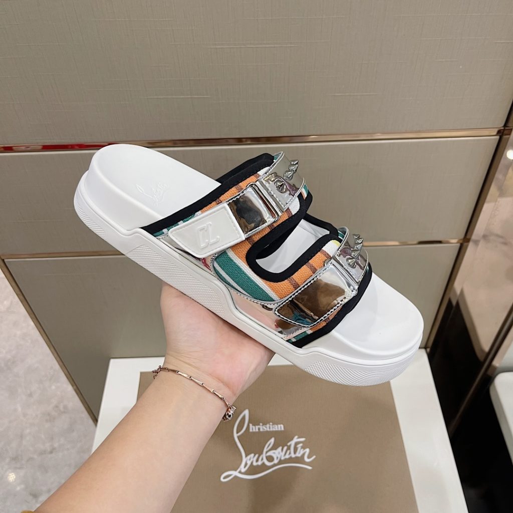 CL2023's latest model - the latest member of the men's thick sole rivet slipper nail family, is also a dazzling red sole shoe element. The embroidery on the cow leather upper is super heavy and has a texture. Original red outsole, Size: 38-45