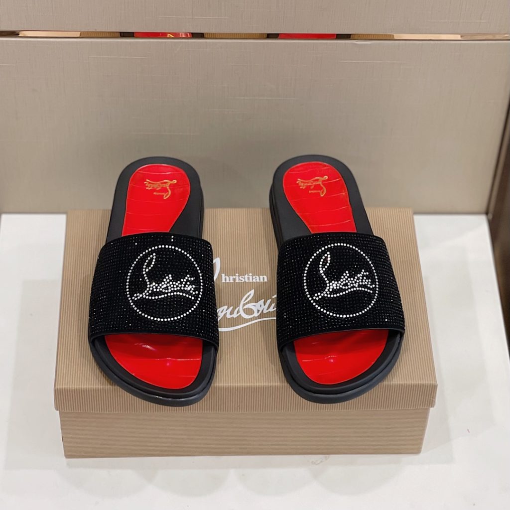 CL2023's latest model - the latest member of the men's thick sole rivet slipper nail family, is also a dazzling red sole shoe element. The embroidery on the cow leather upper is super heavy and has a texture. Original red outsole, Size: 38-45
