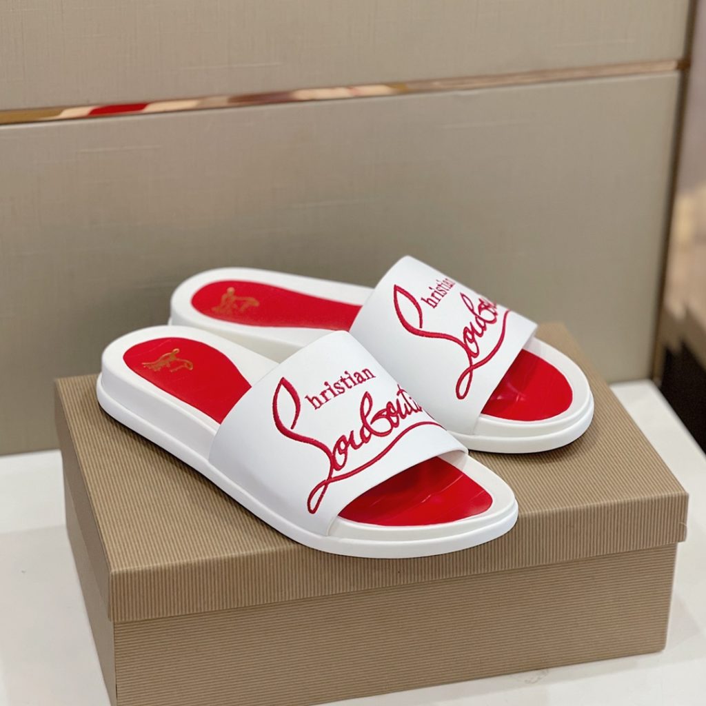 CL2023's latest model - the latest member of the men's thick sole rivet slipper nail family, is also a dazzling red sole shoe element. The embroidery on the cow leather upper is super heavy and has a texture. Original red outsole, Size: 38-45