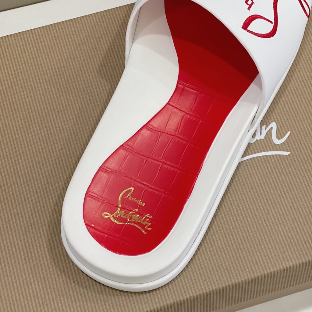 CL2023's latest model - the latest member of the men's thick sole rivet slipper nail family, is also a dazzling red sole shoe element. The embroidery on the cow leather upper is super heavy and has a texture. Original red outsole, Size: 38-45