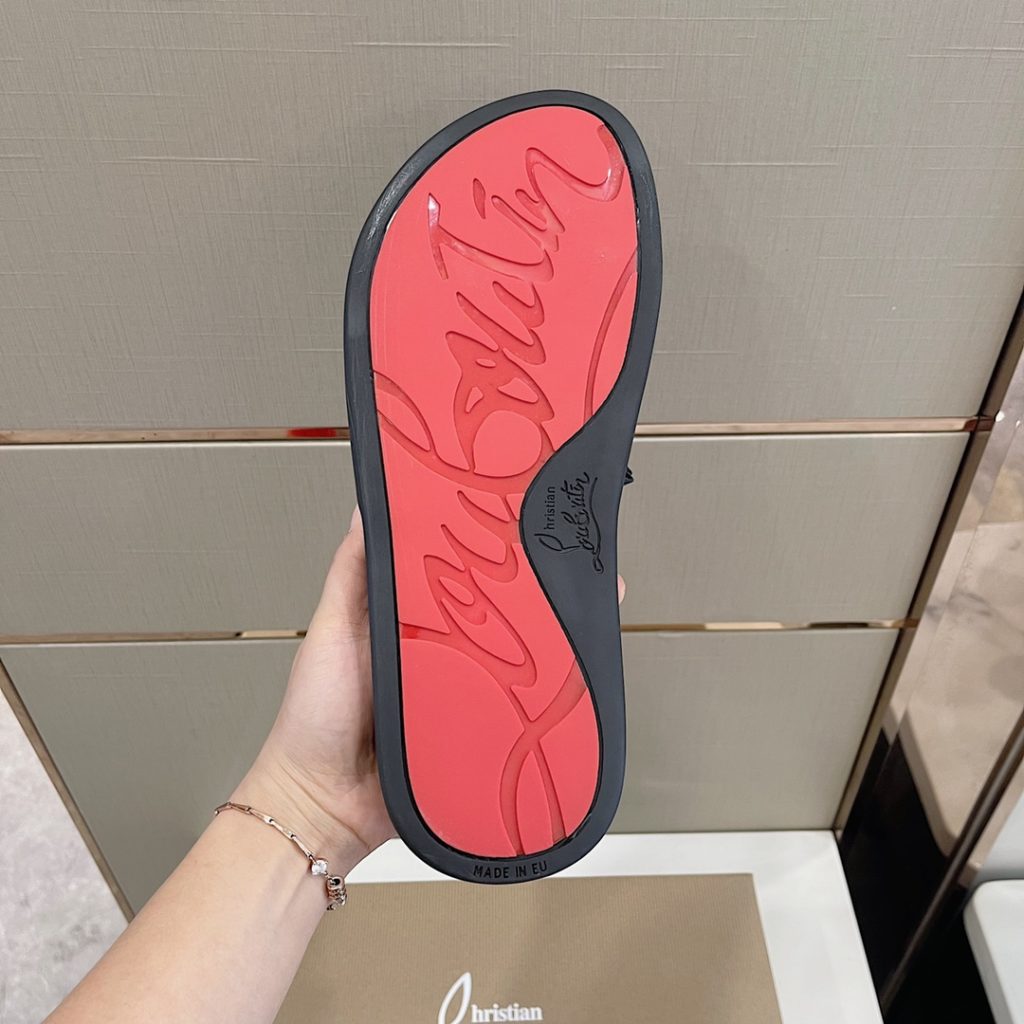 CL2023's latest model - the latest member of the men's thick sole rivet slipper nail family, is also a dazzling red sole shoe element. The embroidery on the cow leather upper is super heavy and has a texture. Original red outsole, Size: 38-45