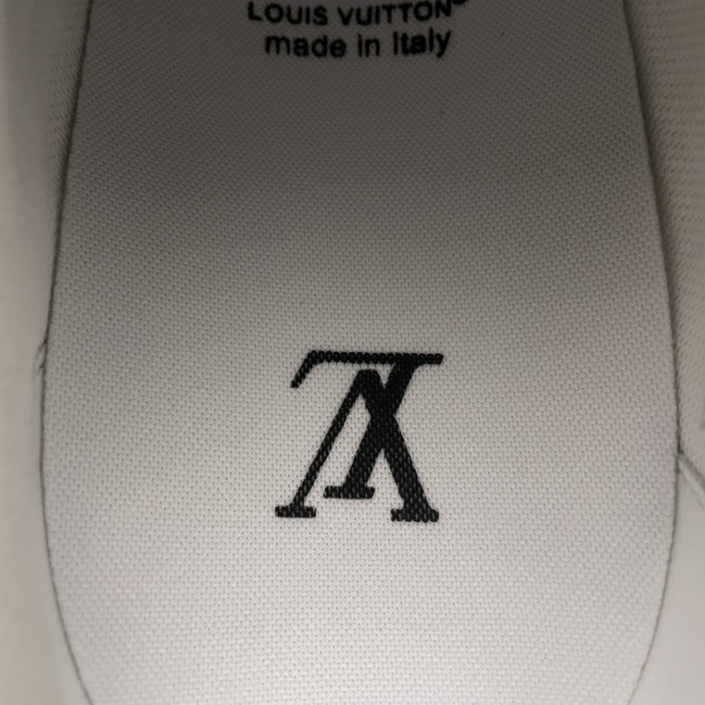 Local self fetching Louis Vuitton Louis Vuitton LV Trainer Low Top Casual Board Shoes Purchased from overseas on a commission basis with the same channel Quality high-end retail exclusive for the original purchase It took two months to debug and develop to create a ZP level full package Perfect last shape Correct card color outsole TPU texture Comparable to the original Details are consistent with the original Please pay attention to distinguishing between the commercial materials Size: 38 39 40 41 42 43 44 45 46