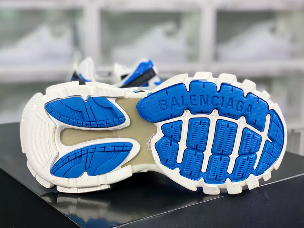 The new generation of Paris dad shoes is here โ Track 4th generation 2 Sneakers The new generation of Paris dad shoes is here โ Track 4th generation 2 Sneakers