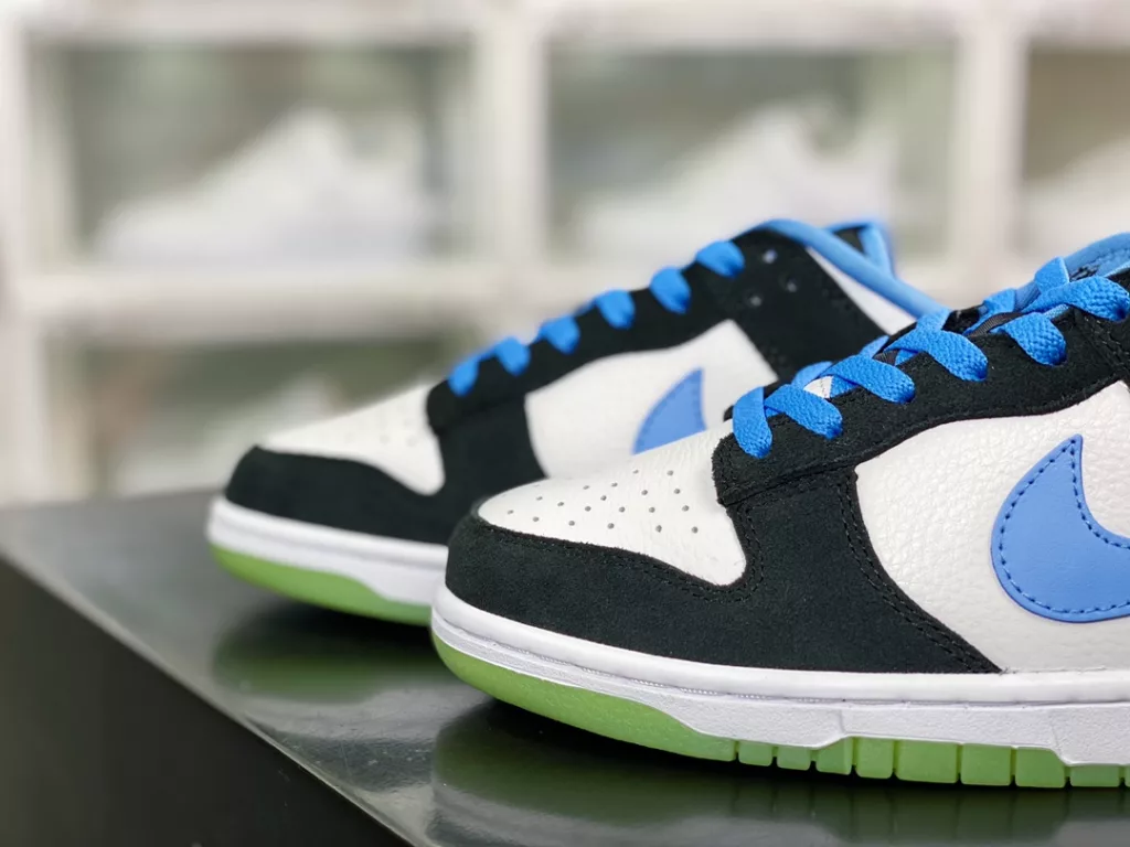 Nike SB Dunk Low Nike SB Dunk Low