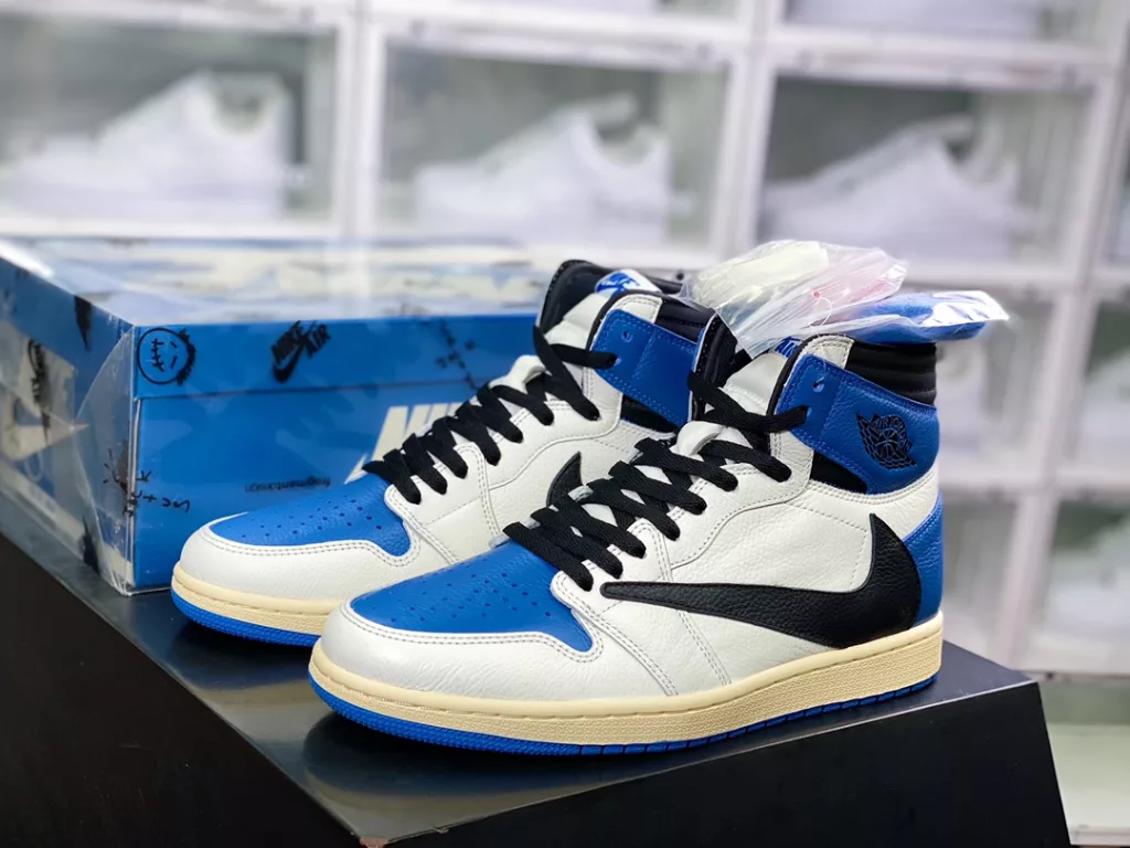 Heavyweight tripartite partnership, the successful annual shoe king! Lightning Hook AJ1 Heavyweight tripartite partnership, the successful annual shoe king! Lightning Hook AJ1