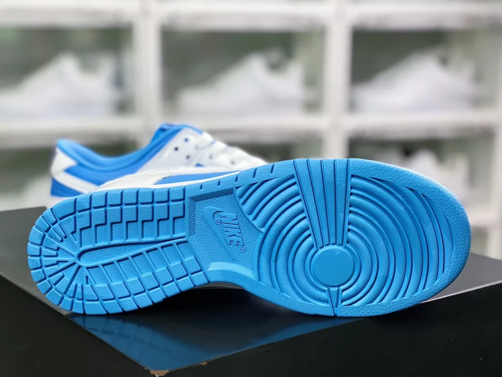Nike WMNS SB Dunk Low Nike WMNS SB Dunk Low