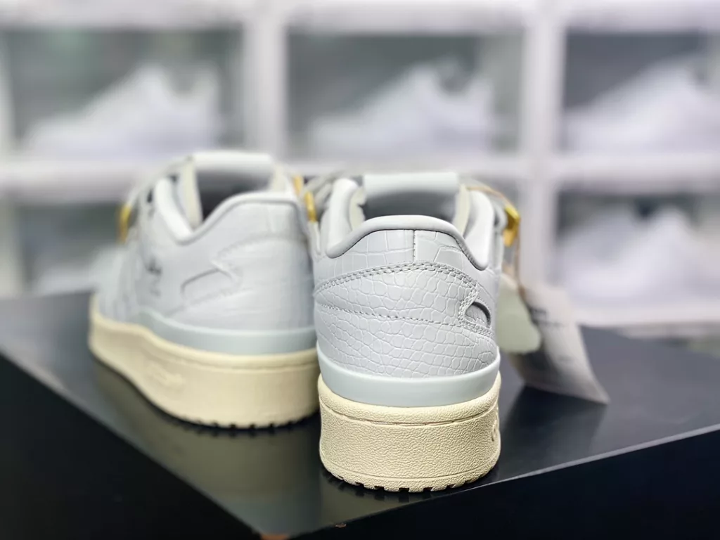 Adidas Clover Originals Forum 84 Low Roman Collection Velcro Low Top Vintage Lace up Versatile Casual Sports Board Shoes White Crocodile Adidas Clover Originals Forum 84 Low Roman Collection Velcro Low Top Vintage Lace up Versatile Casual Sports Board Shoes White Crocodile