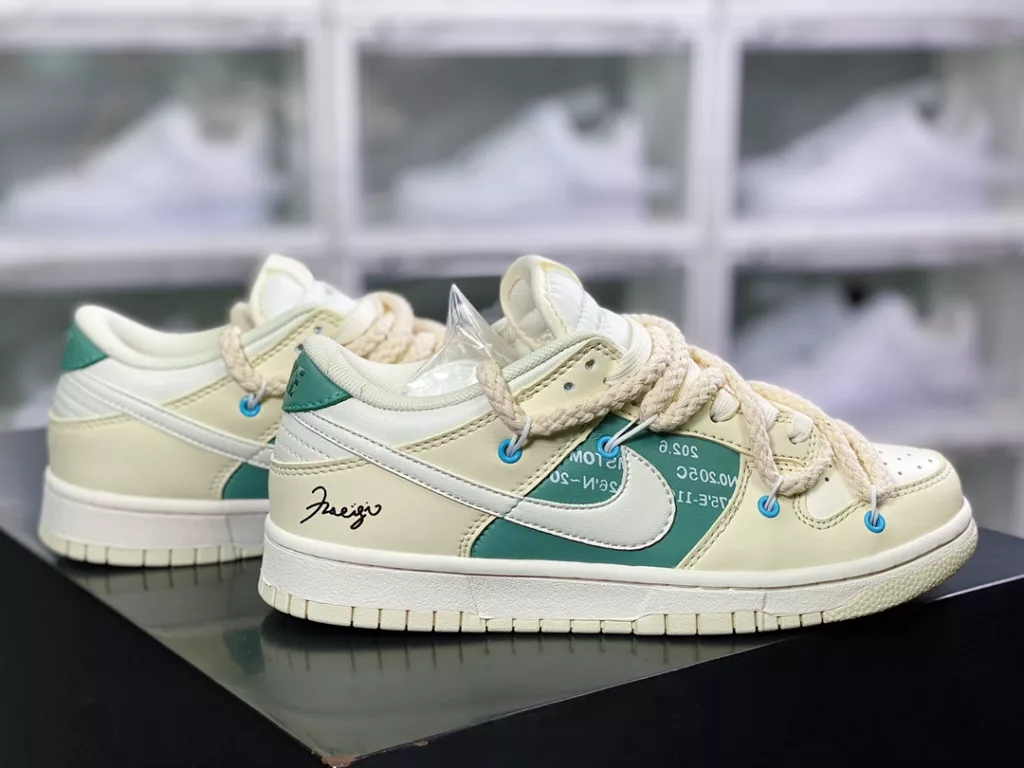 Nike SB Dunk Low Nike SB Dunk Low