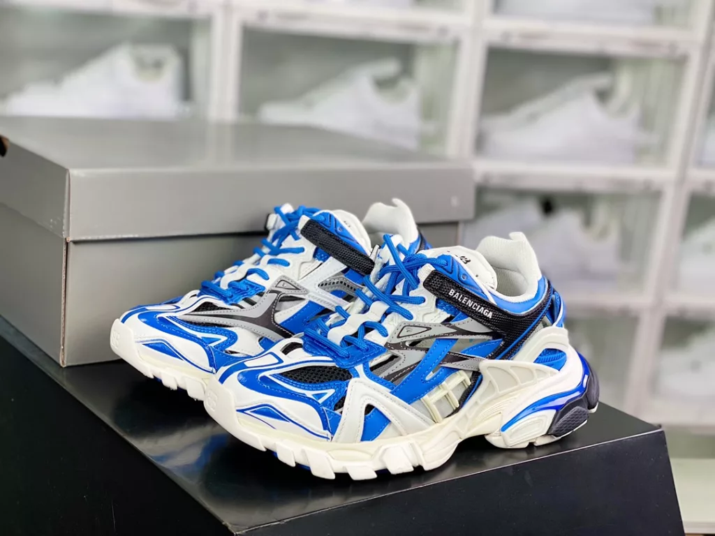 The new generation of Paris dad shoes is here โ Track 4th generation 2 Sneakers The new generation of Paris dad shoes is here โ Track 4th generation 2 Sneakers
