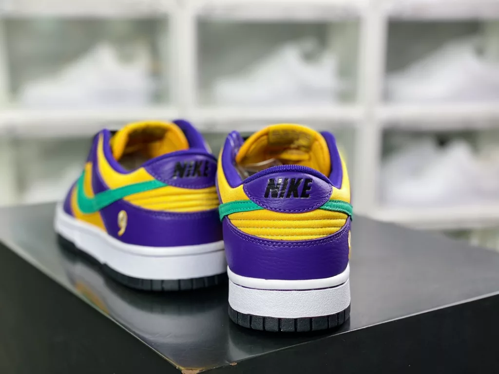 Nike WMNS SB Dunk Low LX Nike WMNS SB Dunk Low LX