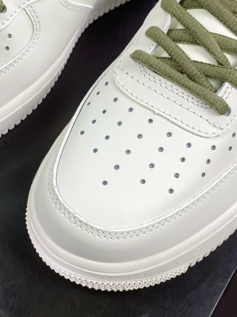 Nike Air Force 1'07 Mid Nike Air Force 1'07 Mid