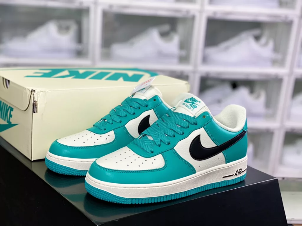 Nike Air Force 1'07 LV8 Nike Air Force 1'07 LV8