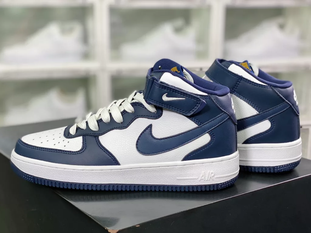 Nike Air Force 1'07 Mid Nike Air Force 1'07 Mid