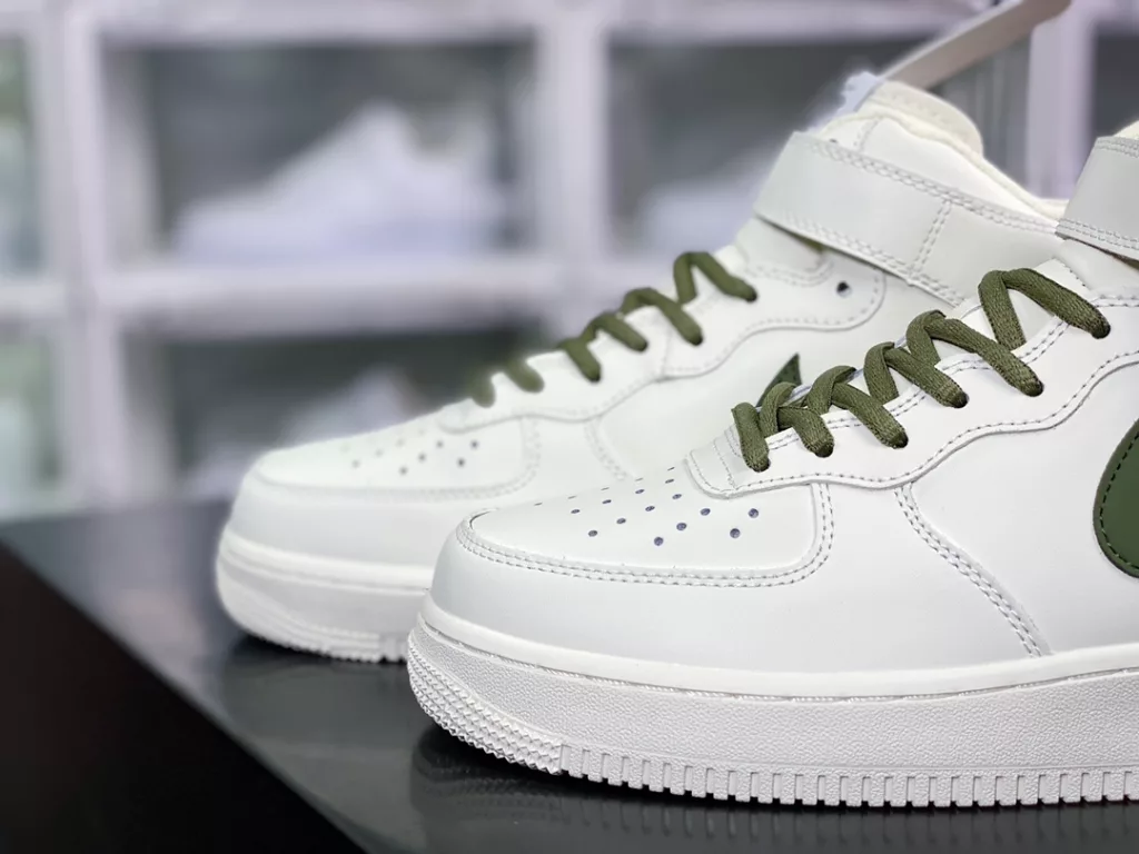Nike Air Force 1'07 Mid Nike Air Force 1'07 Mid