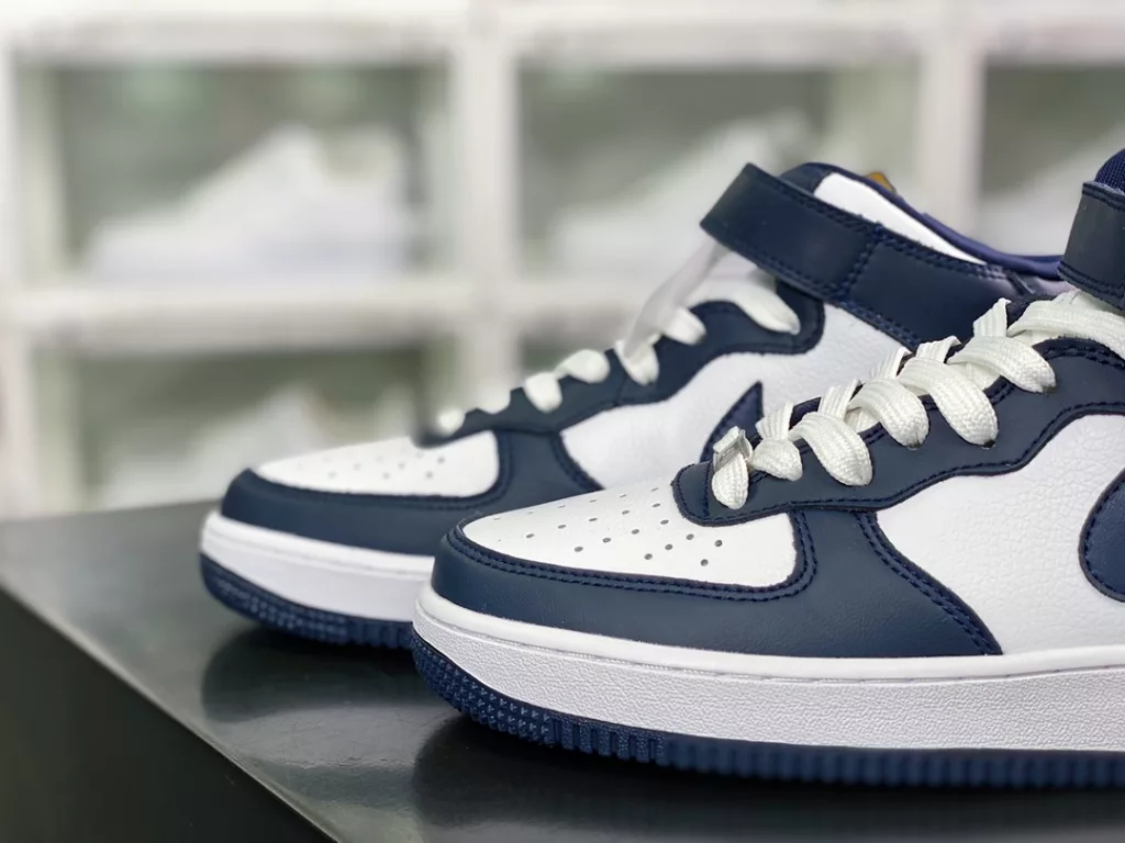 Nike Air Force 1'07 Mid Nike Air Force 1'07 Mid