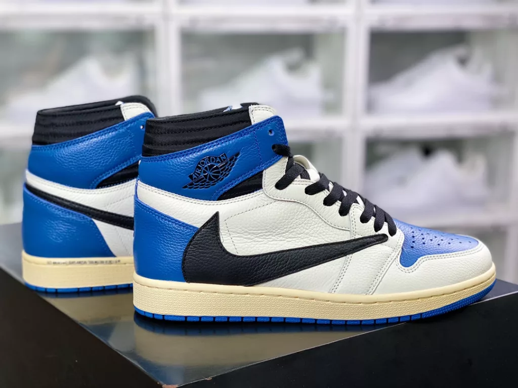 Heavyweight tripartite partnership, the successful annual shoe king! Lightning Hook AJ1 Heavyweight tripartite partnership, the successful annual shoe king! Lightning Hook AJ1