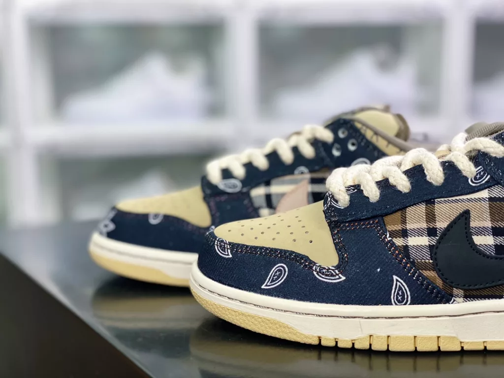 Celebrity style, rapper Scott once again teamed up with Travis Scott x SB Dunk Low Celebrity style, rapper Scott once again teamed up with Travis Scott x SB Dunk Low