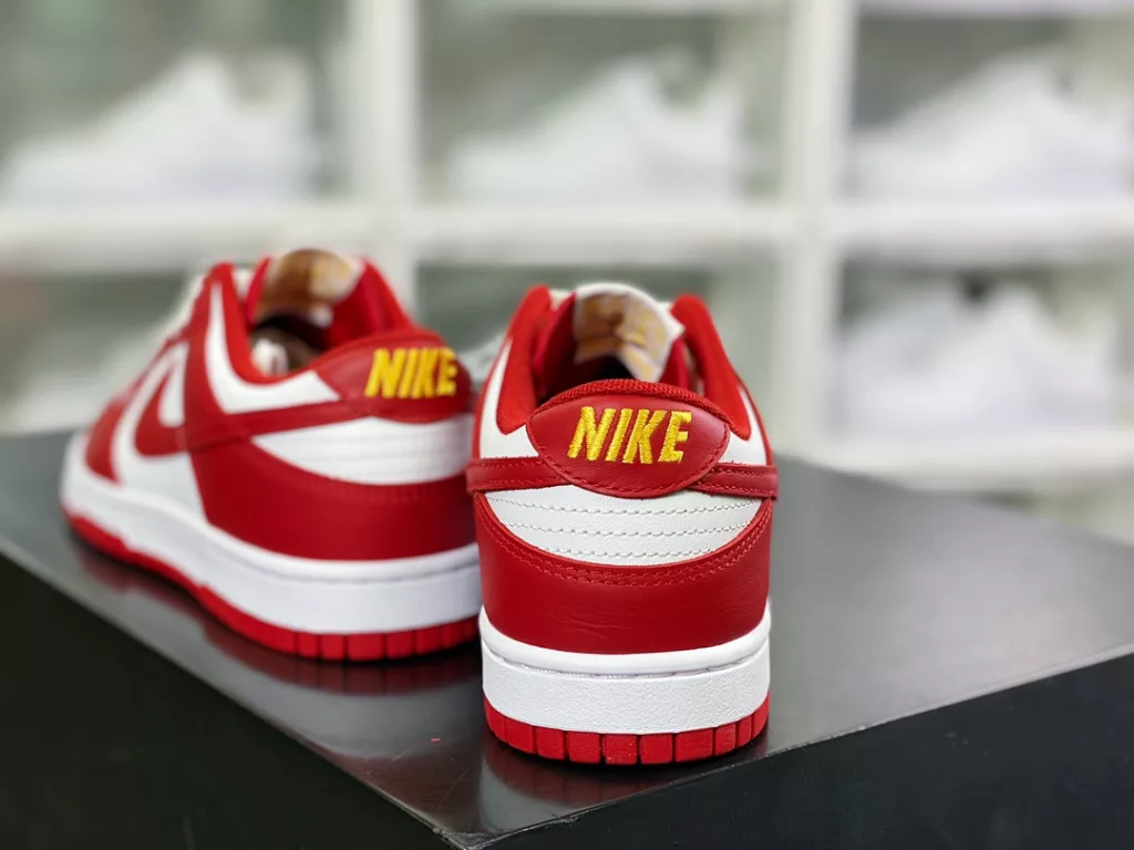 Nike SB Dunk Low Nike SB Dunk Low