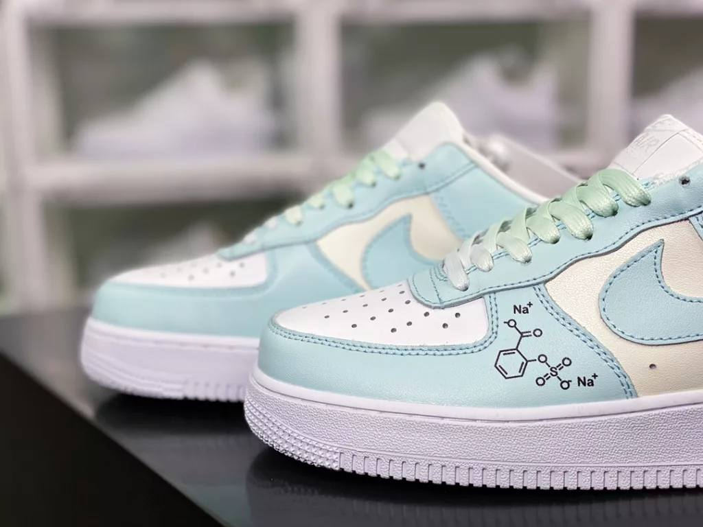 Nike Air Force 1 07 LV8 Nike Air Force 1 07 LV8