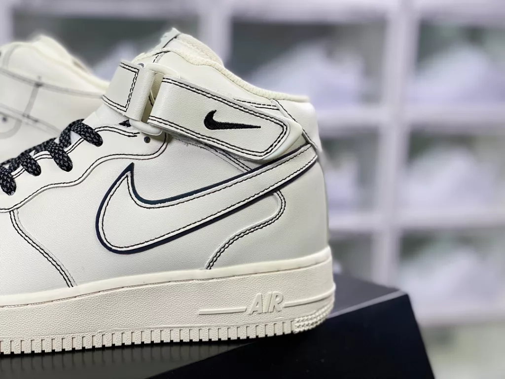 Nike Air Force 1'07 Mid Nike Air Force 1'07 Mid