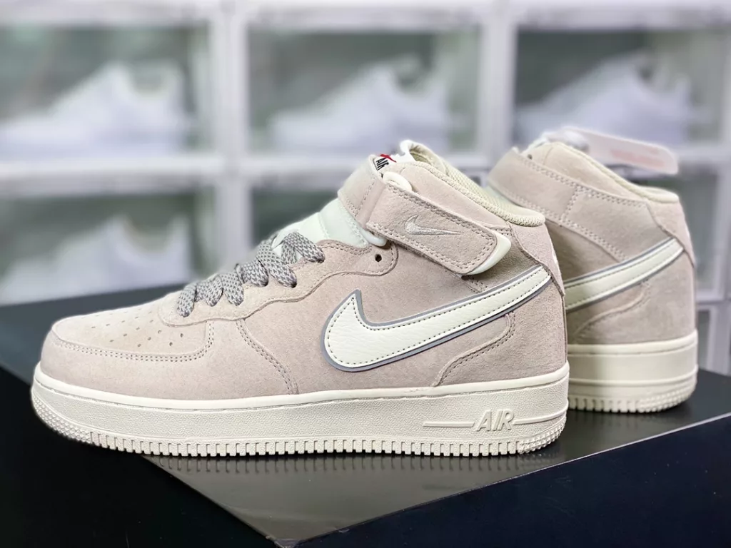 Air Force 1 ´ 07 Mid Suede Air Force 1 ´ 07 Mid Suede