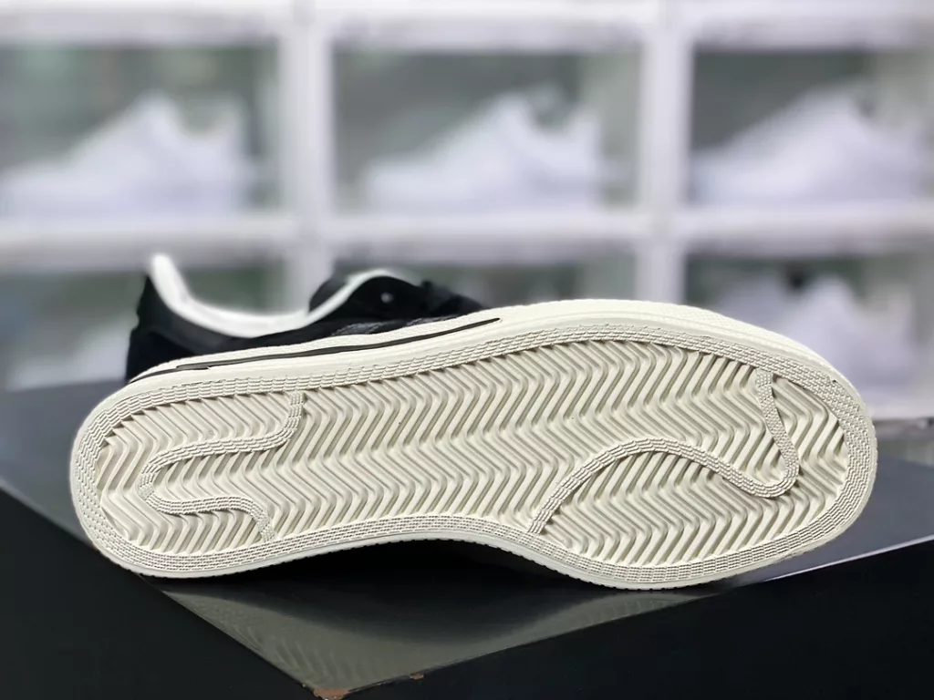 NEIGHBORHOOD x Taiwan Fashion Shoe Institute INVINCIBLE x Originals Campus College NEIGHBORHOOD x Taiwan Fashion Shoe Institute INVINCIBLE x Originals Campus College