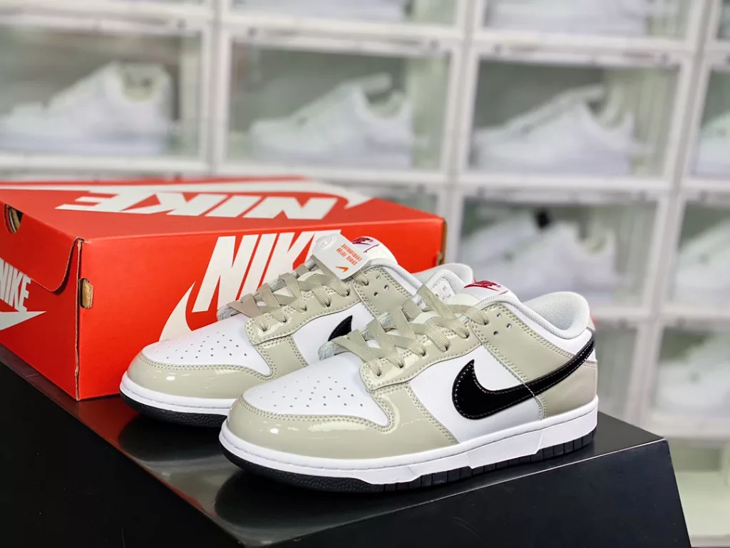 Nike WMNS SB Dunk Low ESS Nike WMNS SB Dunk Low ESS