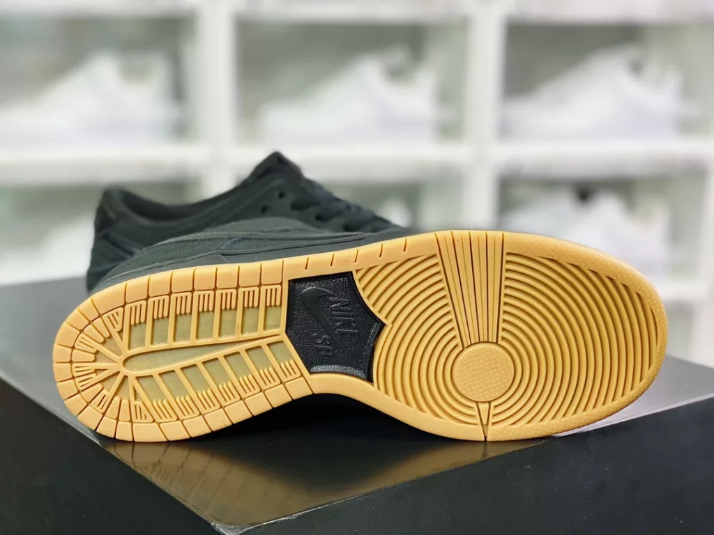SB Dunk Low Pro SB Dunk Low Pro