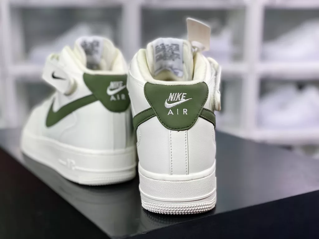 Nike Air Force 1'07 Mid Nike Air Force 1'07 Mid