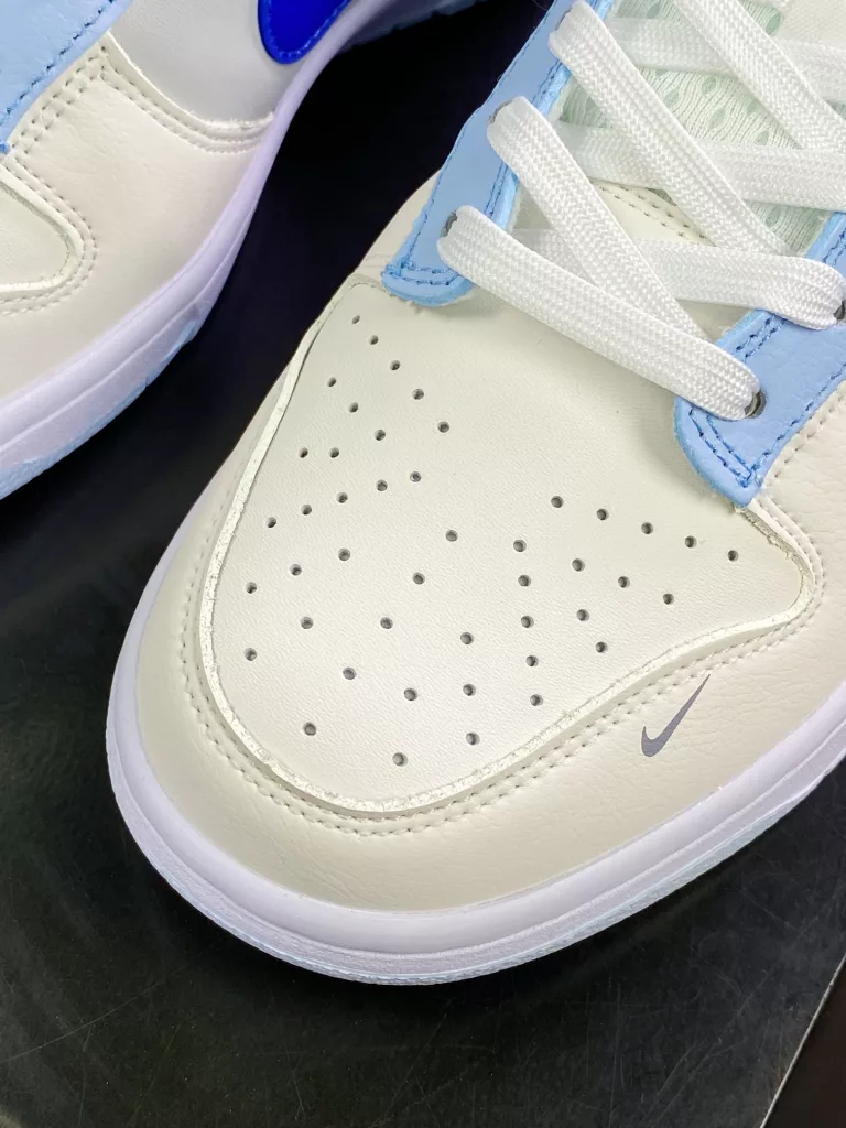 Nike WMNS SB Dunk Low GS Nike WMNS SB Dunk Low GS