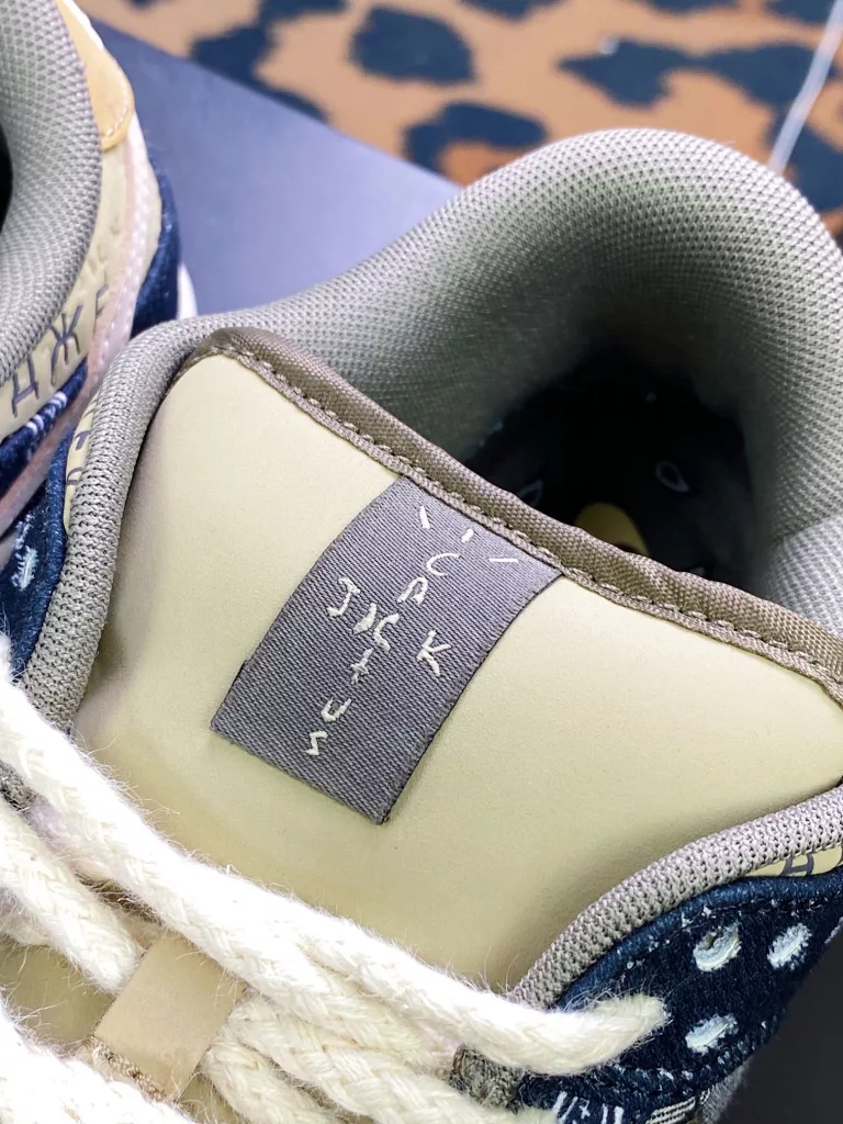 Celebrity style, rapper Scott once again teamed up with Travis Scott x SB Dunk Low Celebrity style, rapper Scott once again teamed up with Travis Scott x SB Dunk Low