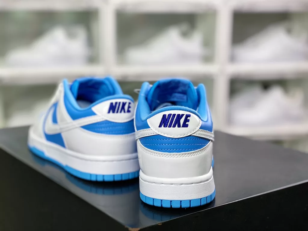Nike WMNS SB Dunk Low Nike WMNS SB Dunk Low