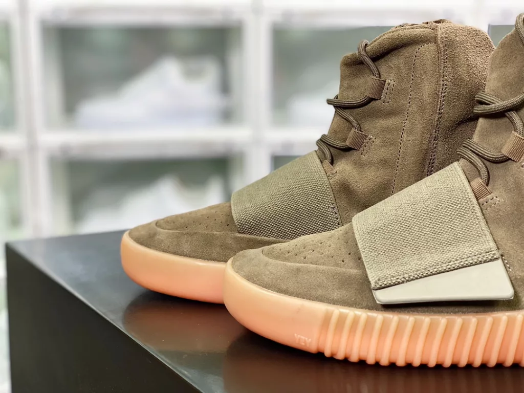 Kanye West x Originals YEEZY BOOST 750 Kanye West x Originals YEEZY BOOST 750