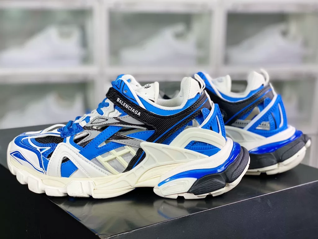 The new generation of Paris dad shoes is here โ Track 4th generation 2 Sneakers The new generation of Paris dad shoes is here โ Track 4th generation 2 Sneakers