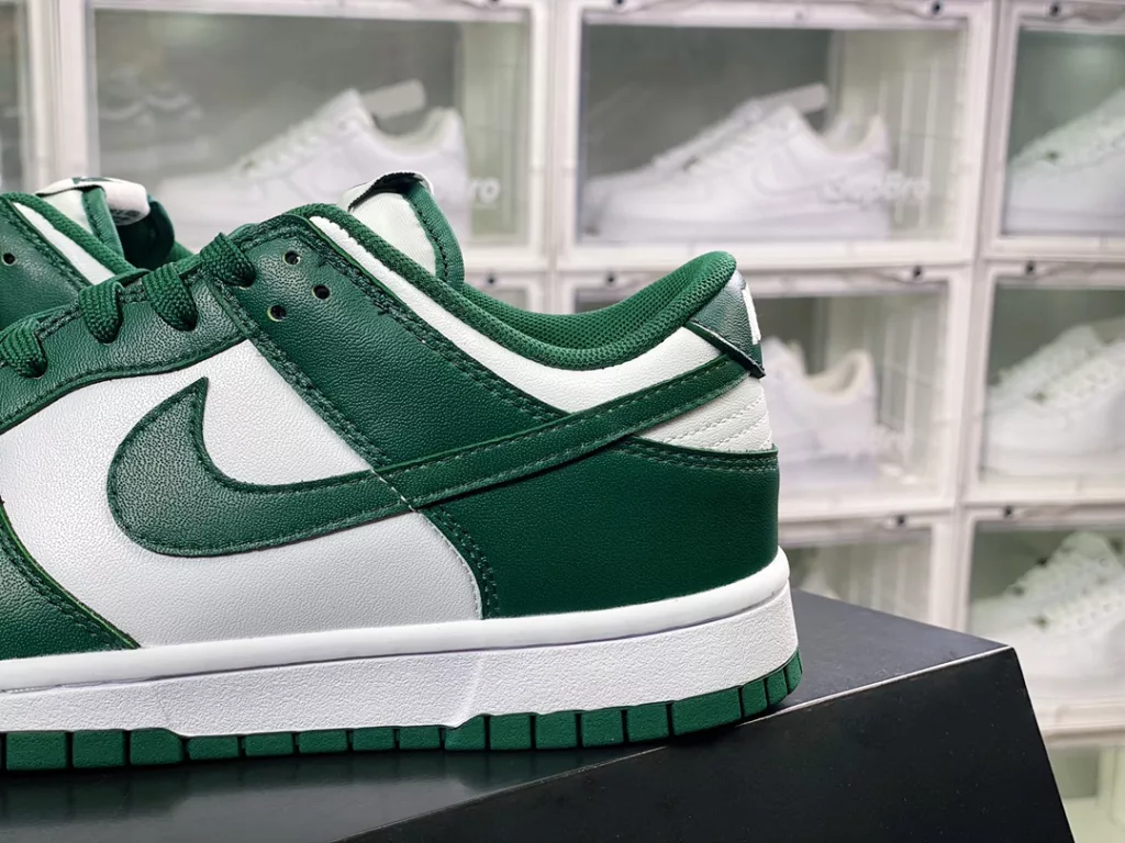 Nike SB Dunk Low Nike SB Dunk Low