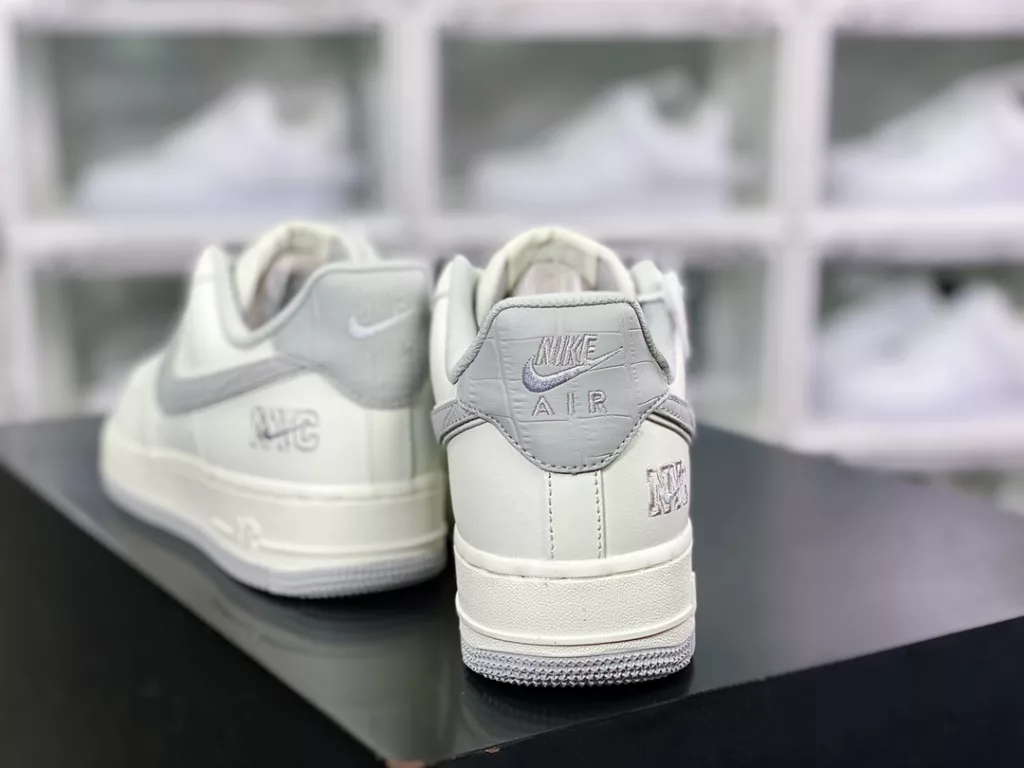Nike Air Force 1'07 Low Nike Air Force 1'07 Low