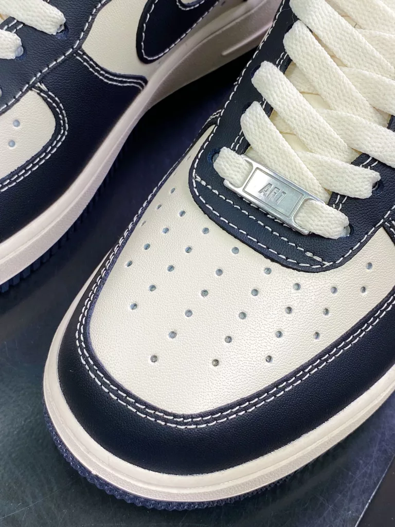 Nike Air Force 1'07 Low Nike Air Force 1'07 Low