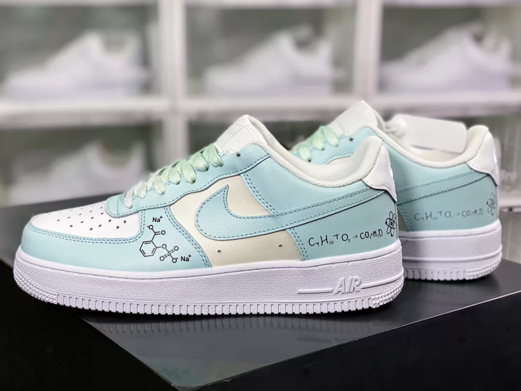 Nike Air Force 1 07 LV8 Nike Air Force 1 07 LV8