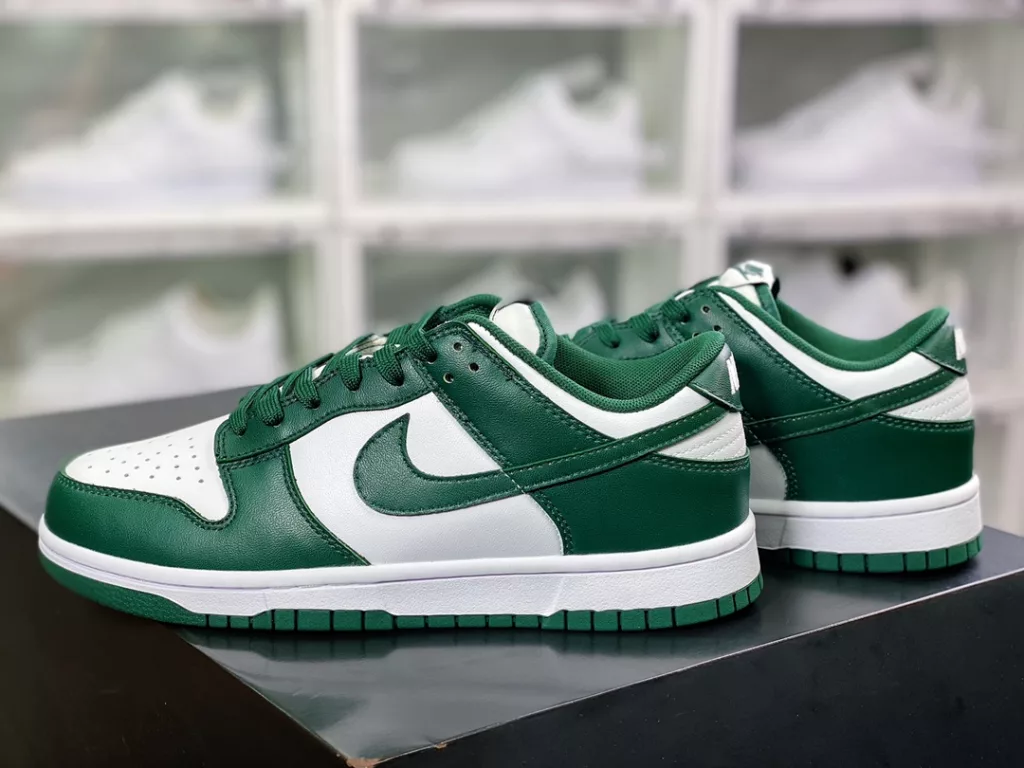 Nike SB Dunk Low Nike SB Dunk Low