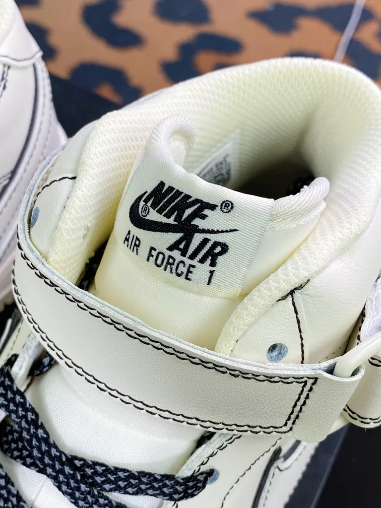 Nike Air Force 1'07 Mid Nike Air Force 1'07 Mid