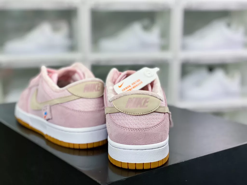 Nike SB Dunk Low Nike SB Dunk Low