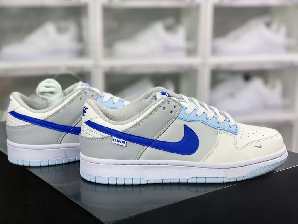 Nike WMNS SB Dunk Low GS Nike WMNS SB Dunk Low GS