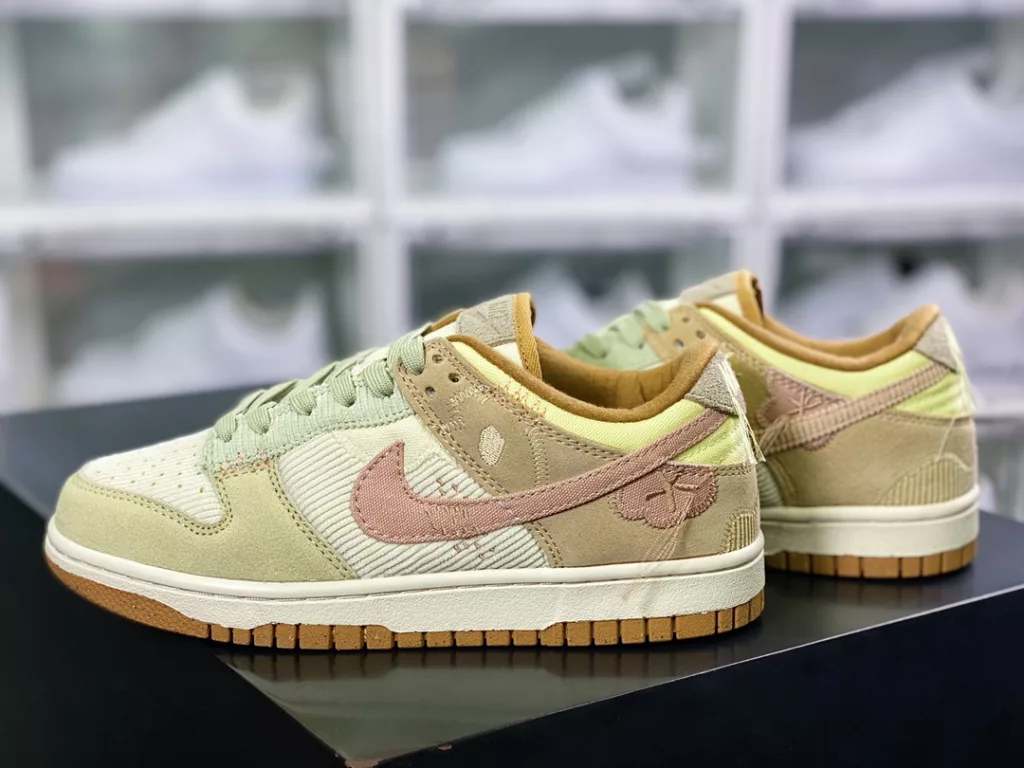 The all-new Nike WMNS SB Dunk Low The all-new Nike WMNS SB Dunk Low