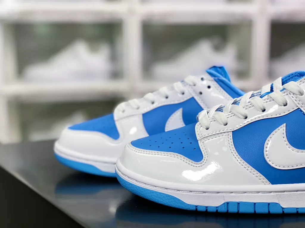 Nike WMNS SB Dunk Low Nike WMNS SB Dunk Low