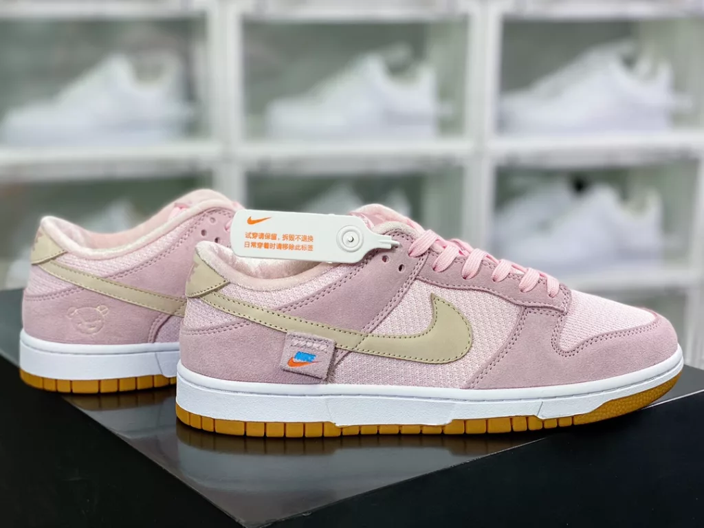 Nike SB Dunk Low Nike SB Dunk Low
