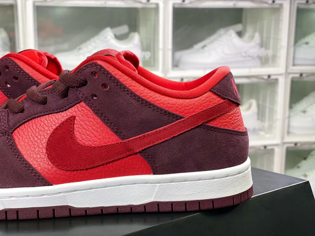 Nike SB Dunk Low Nike SB Dunk Low