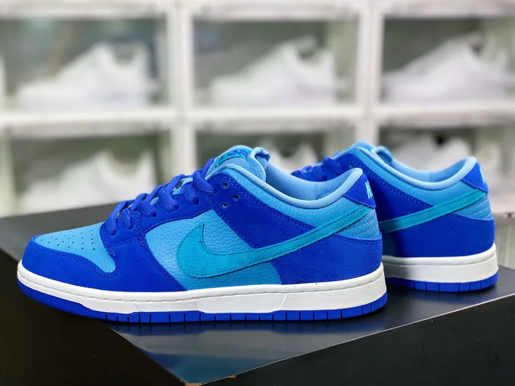 Nike SB Dunk Low Nike SB Dunk Low