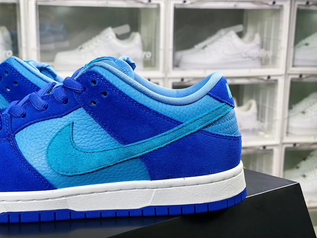 Nike SB Dunk Low Nike SB Dunk Low