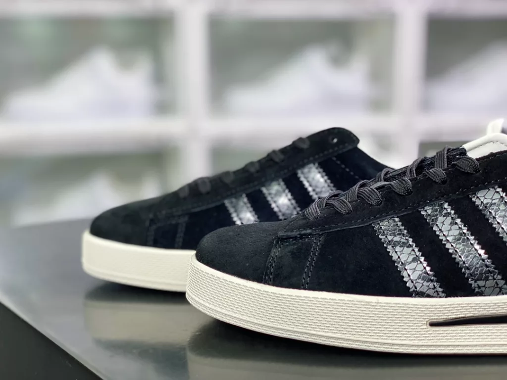NEIGHBORHOOD x Taiwan Fashion Shoe Institute INVINCIBLE x Originals Campus College NEIGHBORHOOD x Taiwan Fashion Shoe Institute INVINCIBLE x Originals Campus College
