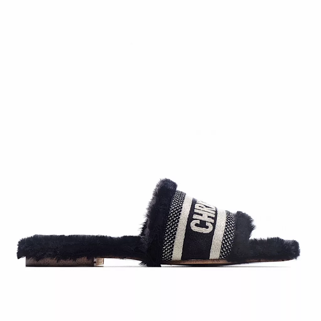 DIOR Dior's new autumn and winter wool mop, genuine wool electric embroidered logo wool mop, foot pad top layer waxed cowhide fabric material: wool, welcome to taste the bottom: Italian imported genuine leather bottom size: 35-40
